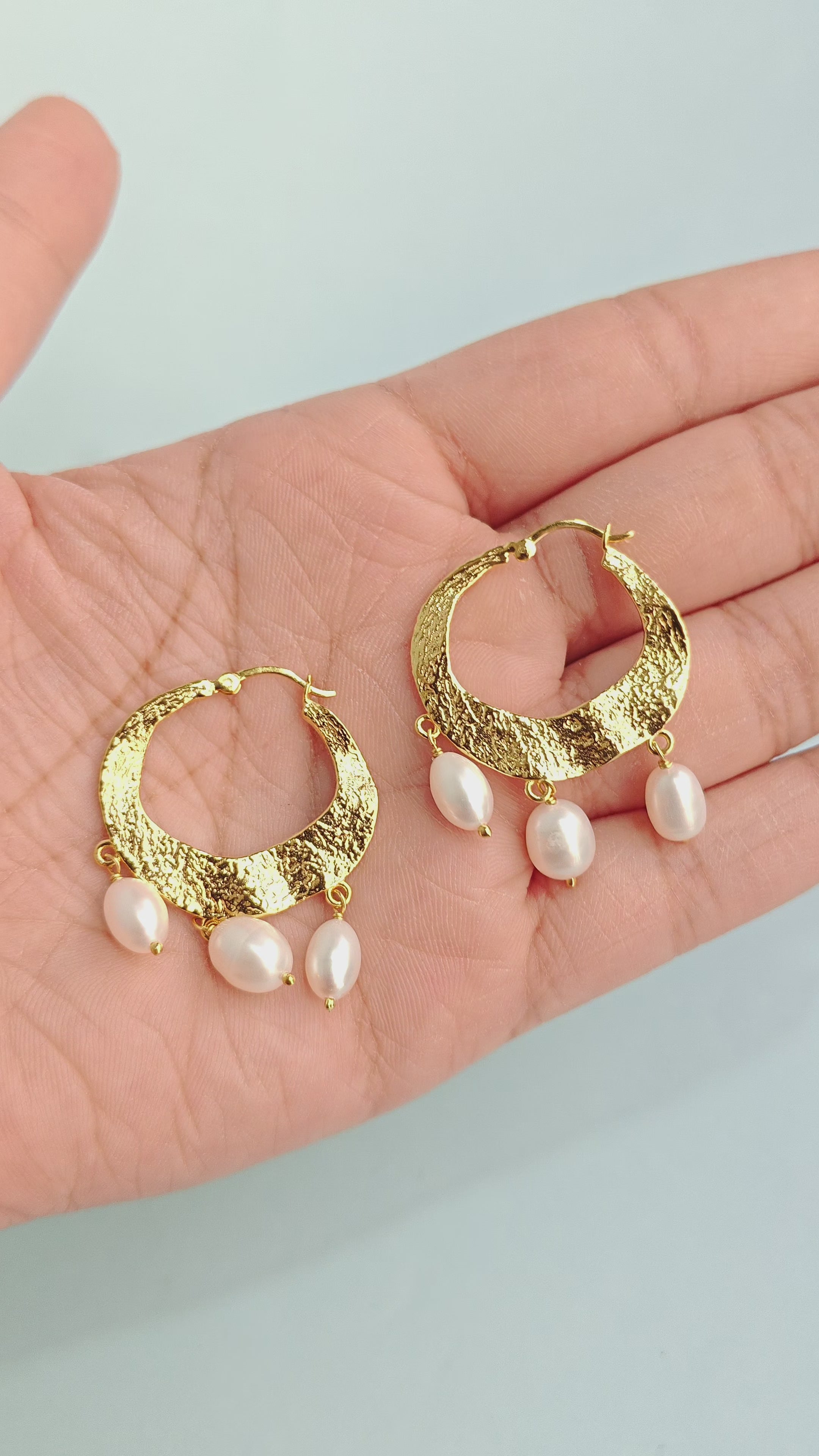Capri Baroque Pearl Medium Hoop Earrings