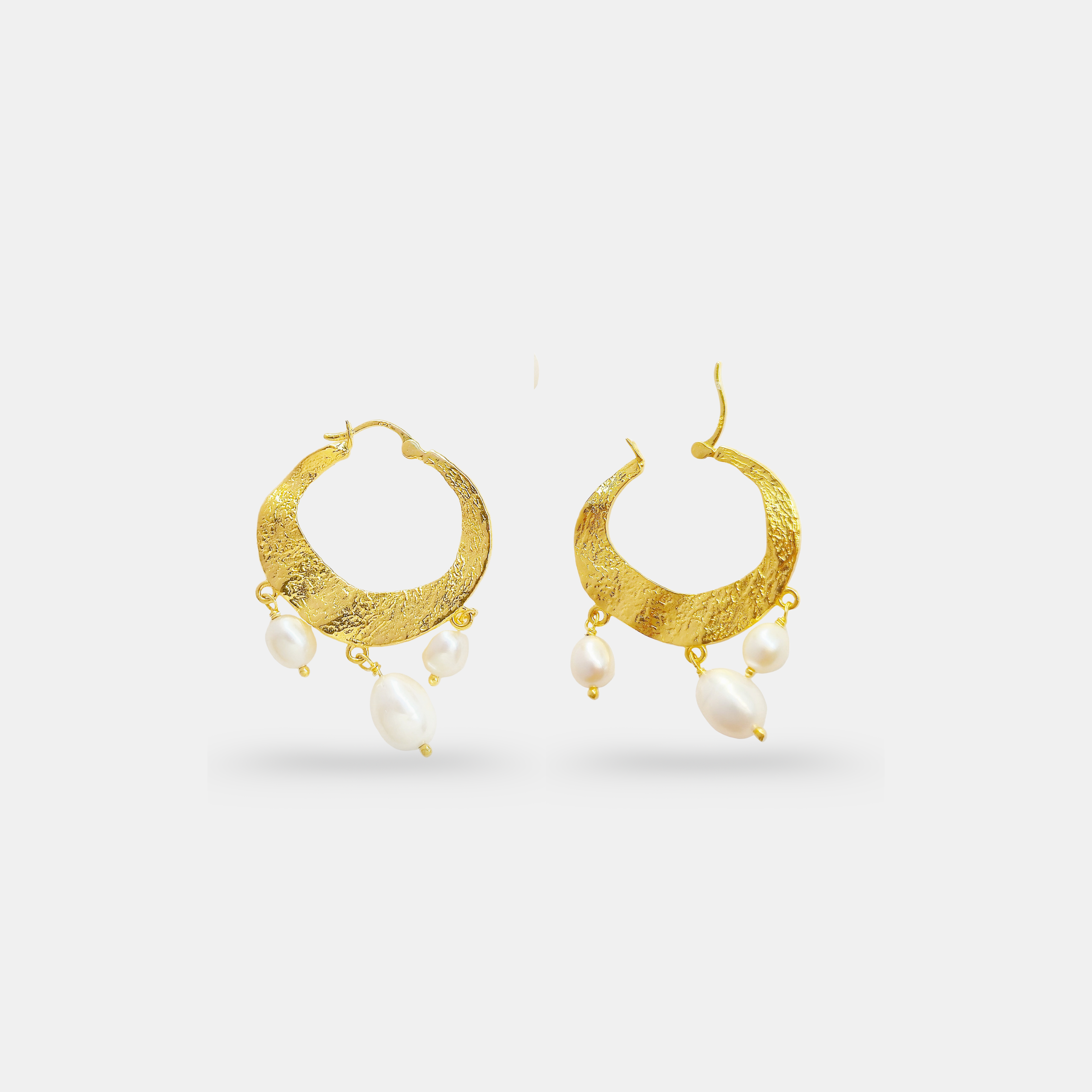 Capri Baroque Pearl Medium Hoop Earrings